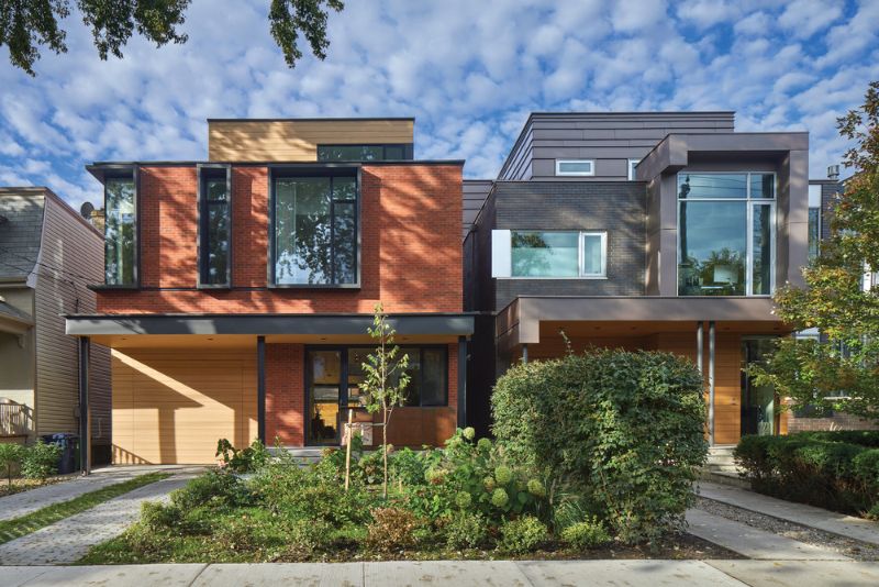 Two contemporary houses, Robert Street Residence I (right), Robert Street Residence II (left).