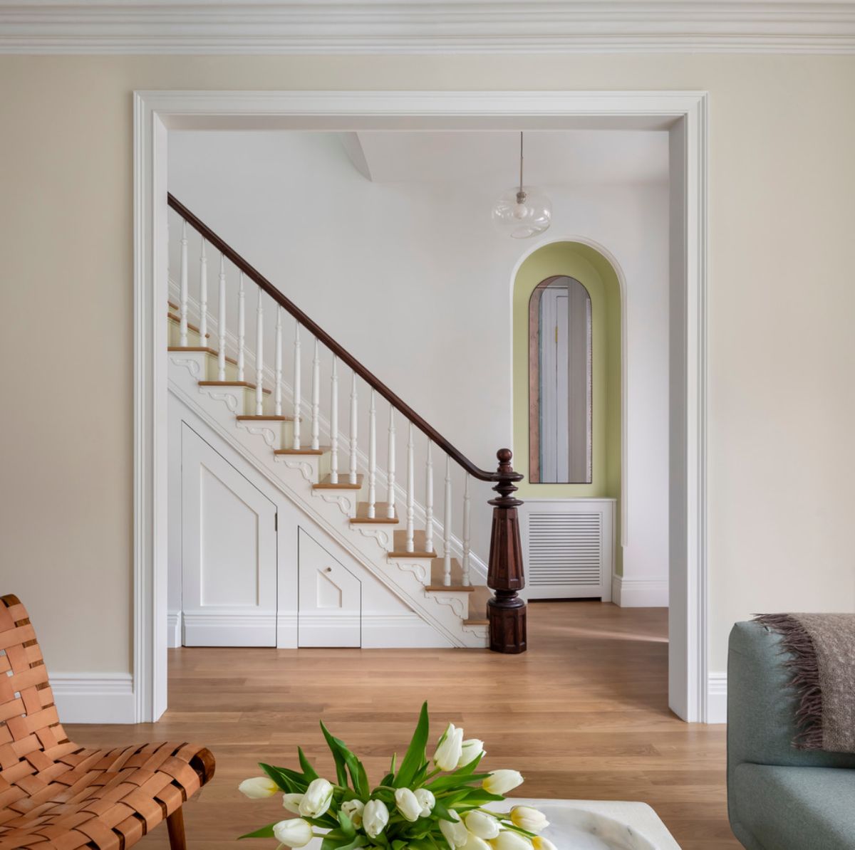 An open entrance to the living room connected to the stair, the space is highlighted by the beautiful parlor floor.