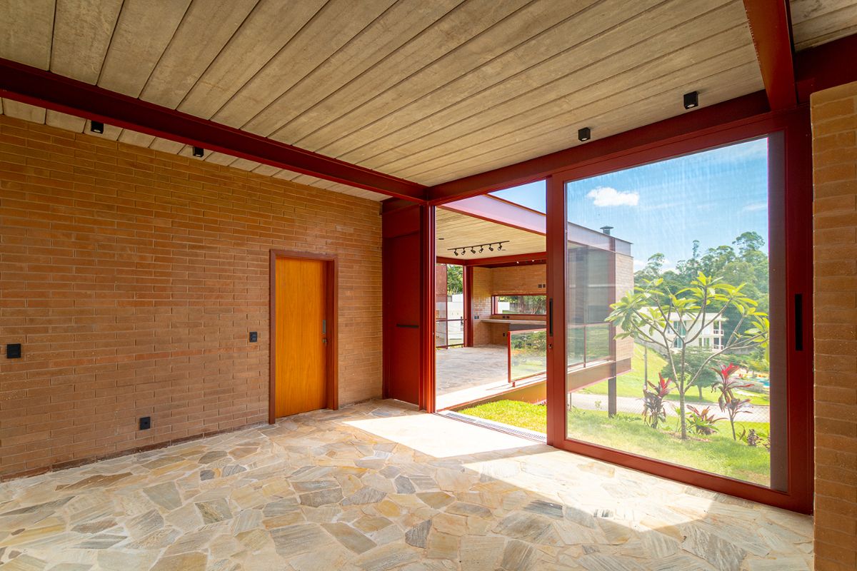 The social area that features a floor-to-ceiling sliding door.