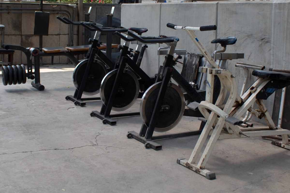 Plenty of stationary bicycles at the gym.