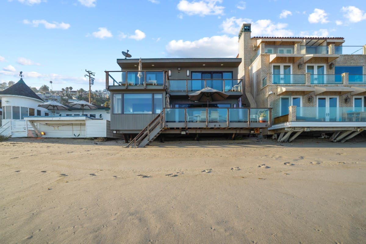 The beachfront house offers expansive decks perfect for entertaining. Image courtesy of Toptenrealestatedeals.com.