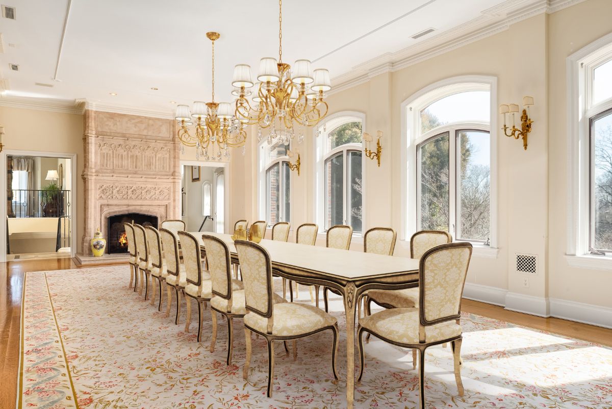 The spacious and elegant dining room with chandeliers. Image courtesy of Toptenrealestatedeals.com