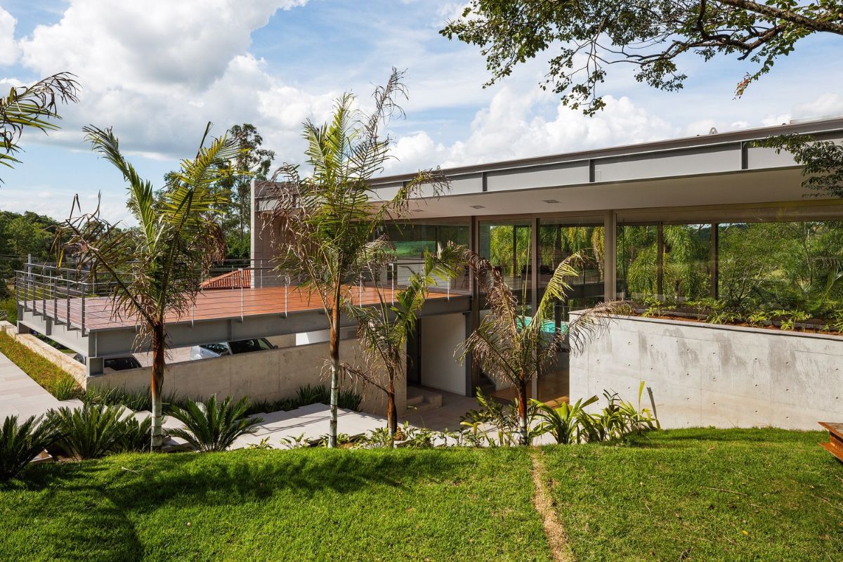 LLM House in São José dos Campos, Brazil by Obra Arquitetos