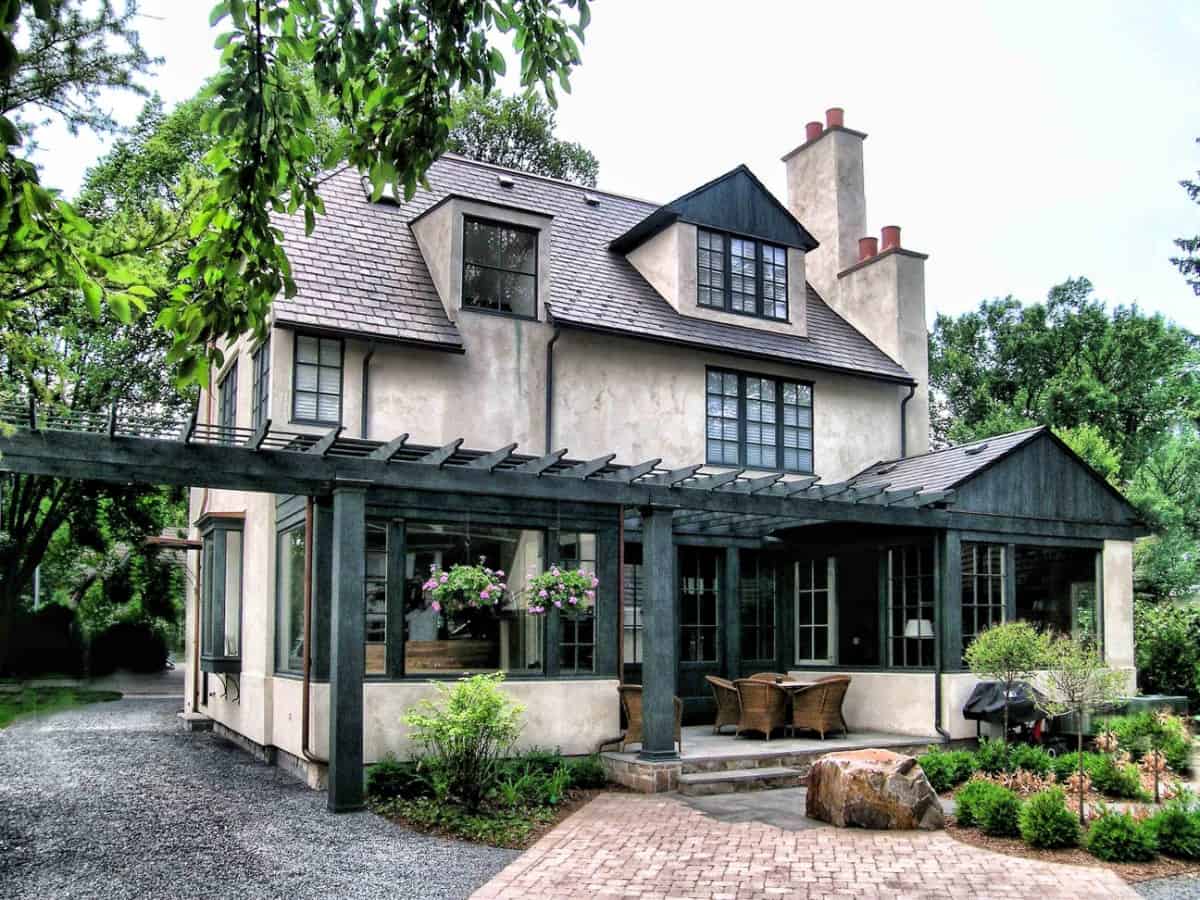 The home features a gorgeous trellis porch furnished with wicker armchairs.