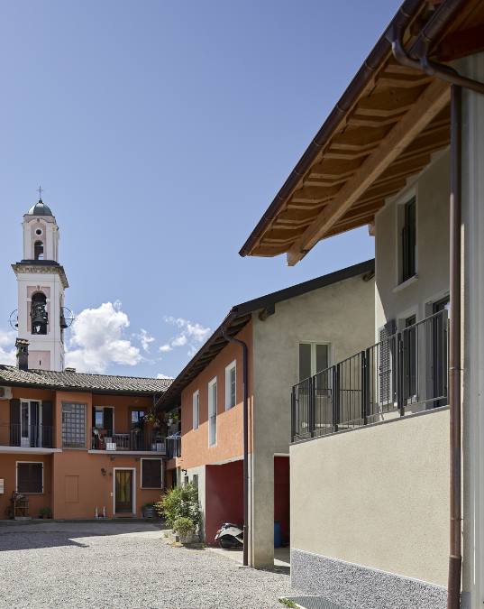 Here is an image of part of the balcony at Nuova Casa Nucleo Coldrerio, which overlooks other buildings.