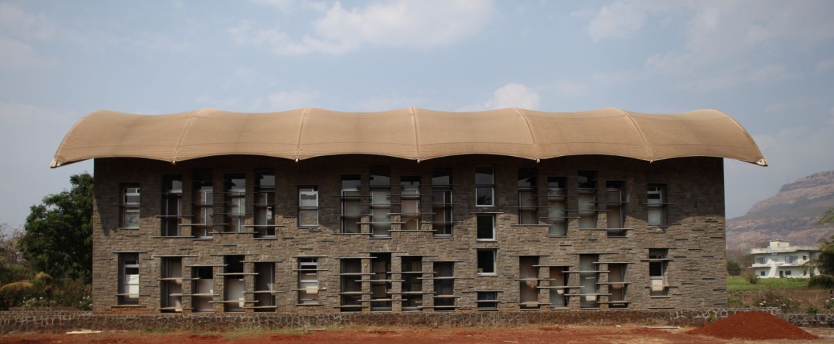 The back of the house features a unique roof and the beauty of the basalt stone slab.