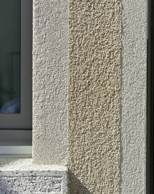 The border of this window displays the aggregate of different sizes of the grains.