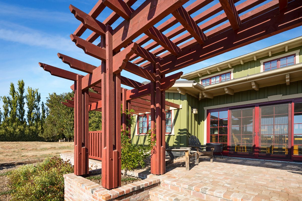 The pergolas—designed by the owner himself—are Western Red Cedar cut by the owner’s millwright friend in Oregon.