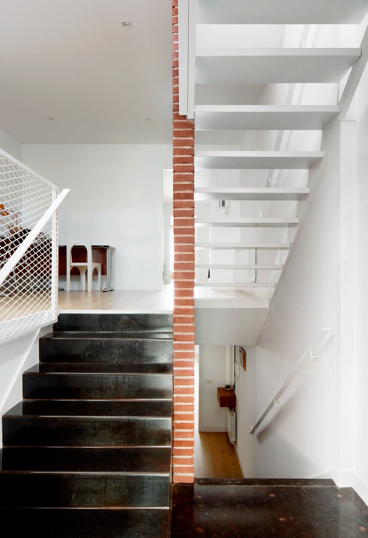 The presence of the brick wall on all floors gives an aesthetic feeling while climbing the stairs.