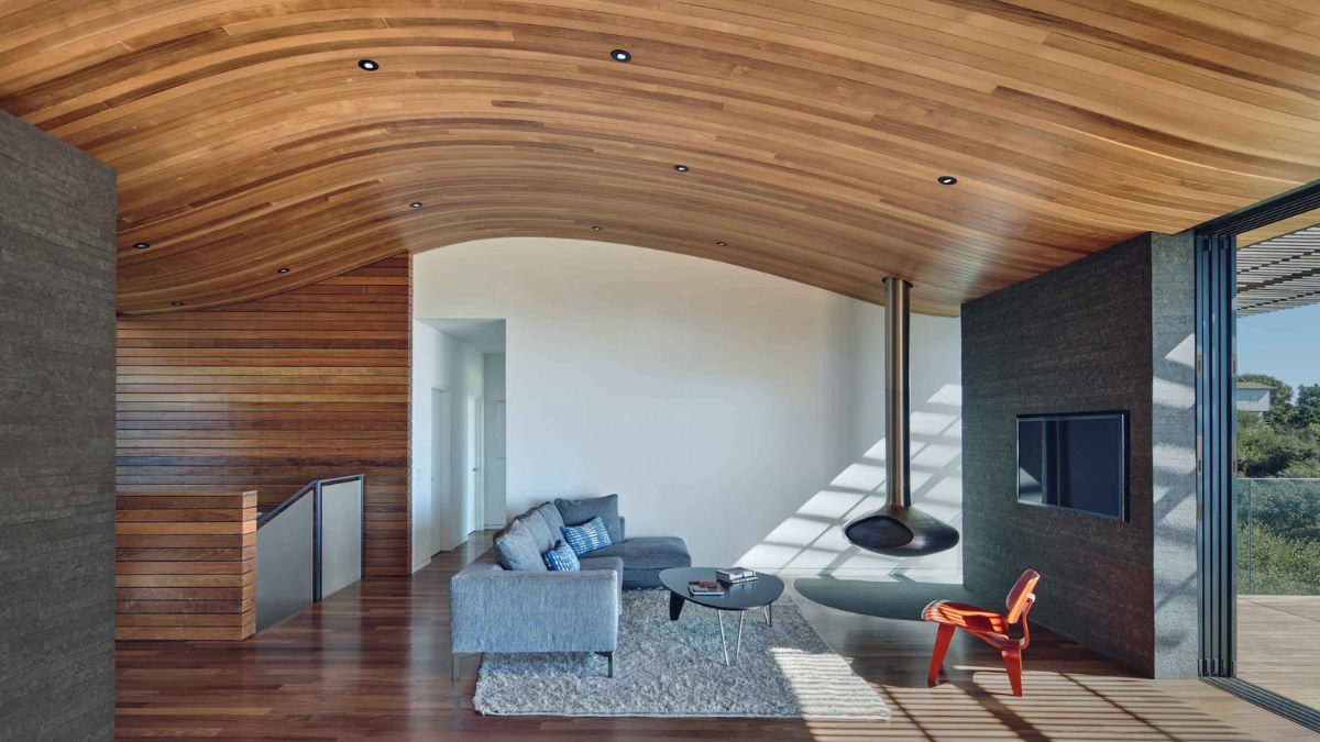 This photograph showcases the inviting interior design of the common living area, accentuating the curved ceiling that brings a dynamic element to the communal space.