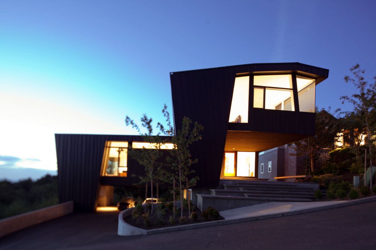 The house has a large foyer to accommodate guests below the bedroom.