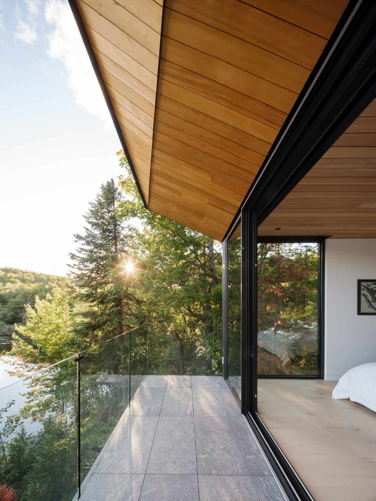 The bedroom has also access to the balcony where views are more appreciated on its top level.