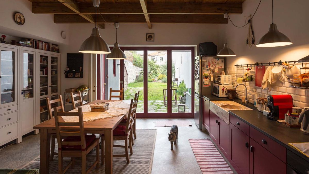 From the ceiling to the table and chairs, the dining room is entirely made of wooden constructions, which adds to the area's natural vibe.