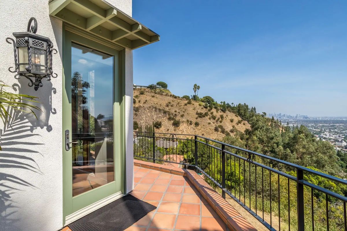 The entrance to the house features a glass door to showcase the outside view.