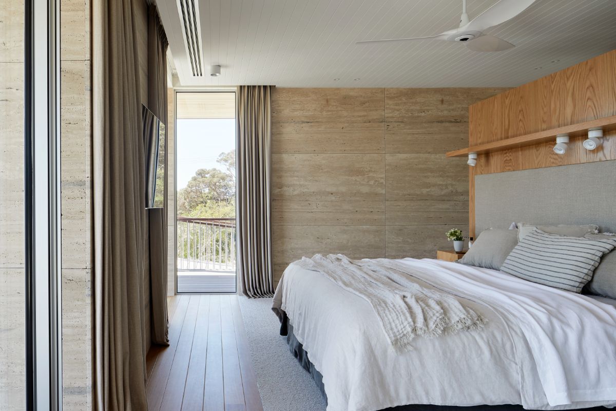 The bedroom features oak veneer walls. The glass windows and the curtain regulate the sunlight in the bedroom.