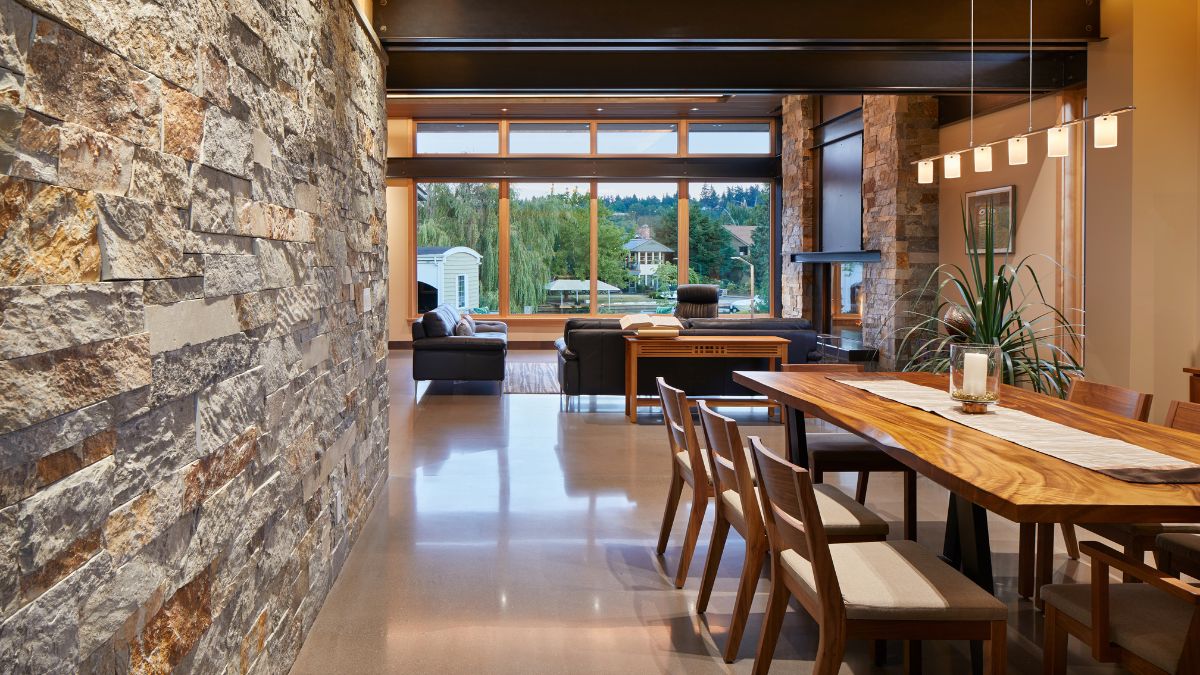 The dining room's stone walls are clearly visible, and the table setting, which is made of natural wood, has a beautiful design.