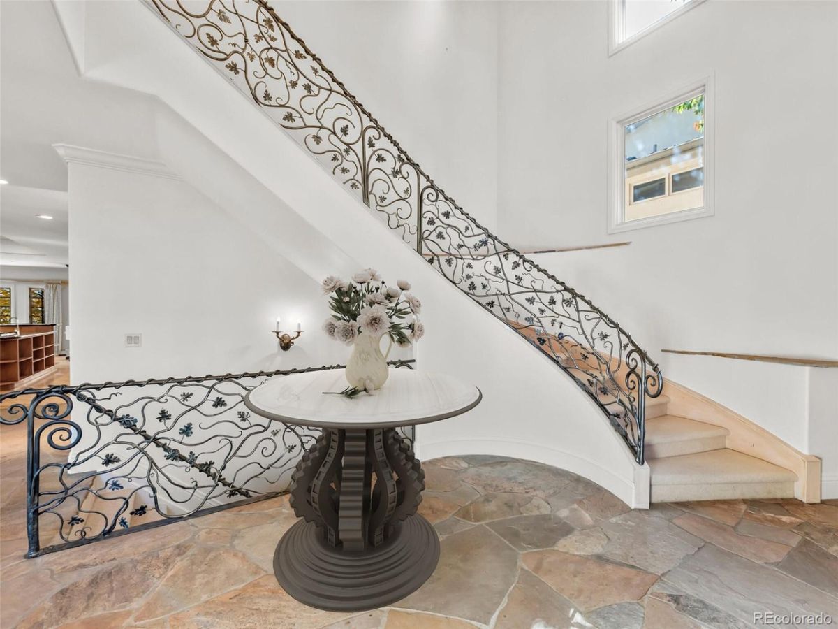 Leading upstairs is a curved staircase, and the round console table removes the space while giving a beautiful effect to the area.