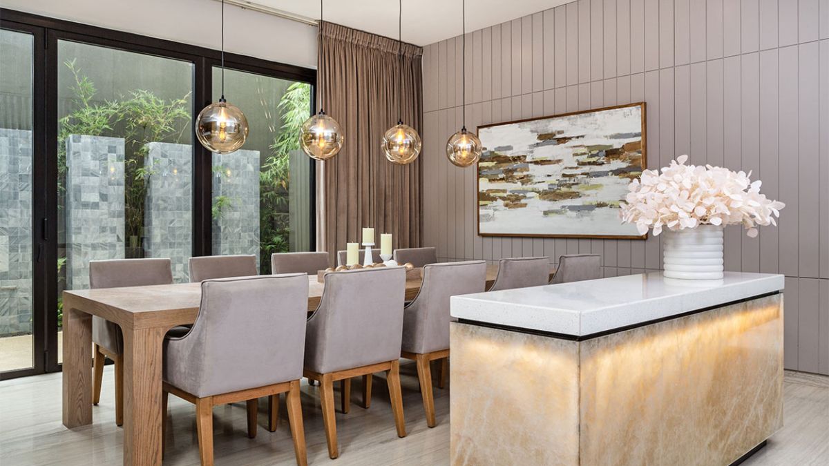 This image provides a glimpse into the interior design of the dining area, highlighting its exquisite decor and furnishings, and showcasing its harmonious connection with the outdoor area through the use of expansive glass wall panels, allowing for an uninterrupted view of the natural surroundings.