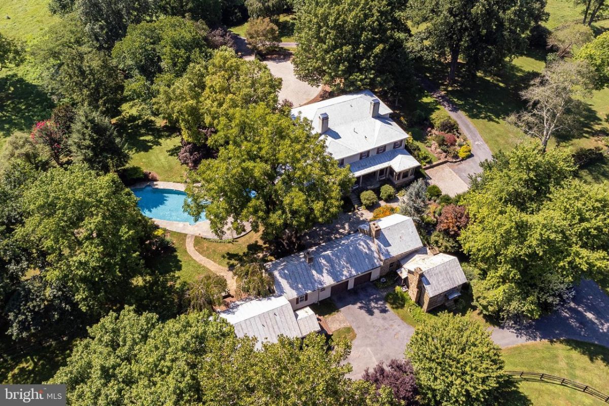 The aerial view of the house.