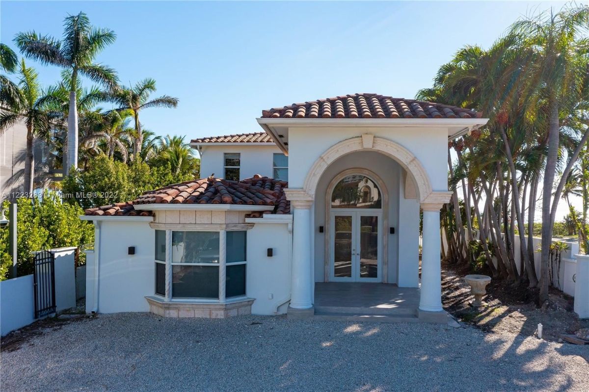 The entrance features an arched porch with two Doric pillars giving off a classic welcoming feel.