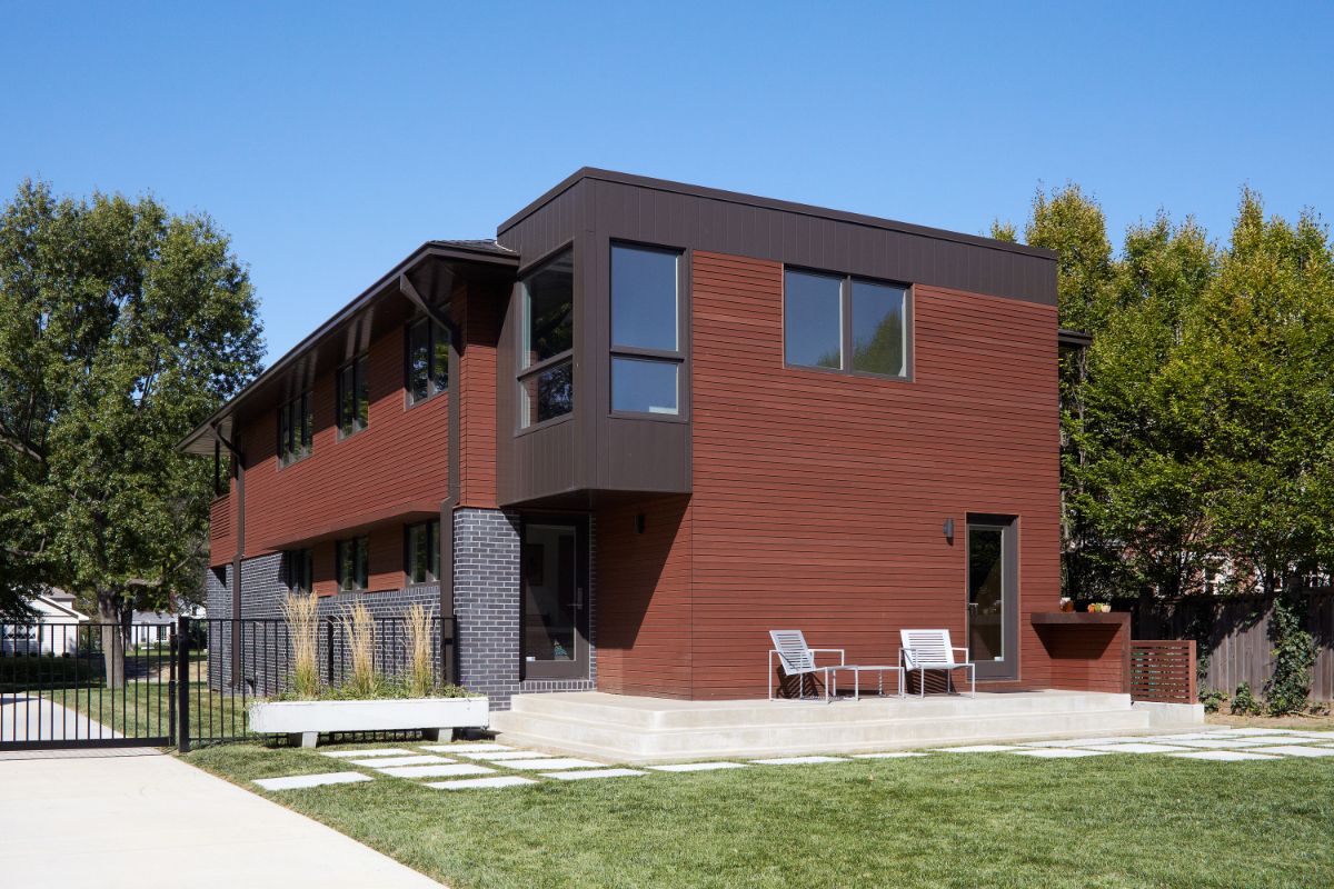 The newly renovated Whitehill residence with a sustainable approach to window placement and overhang design maximizes seasonal efficiency while creating extended views.