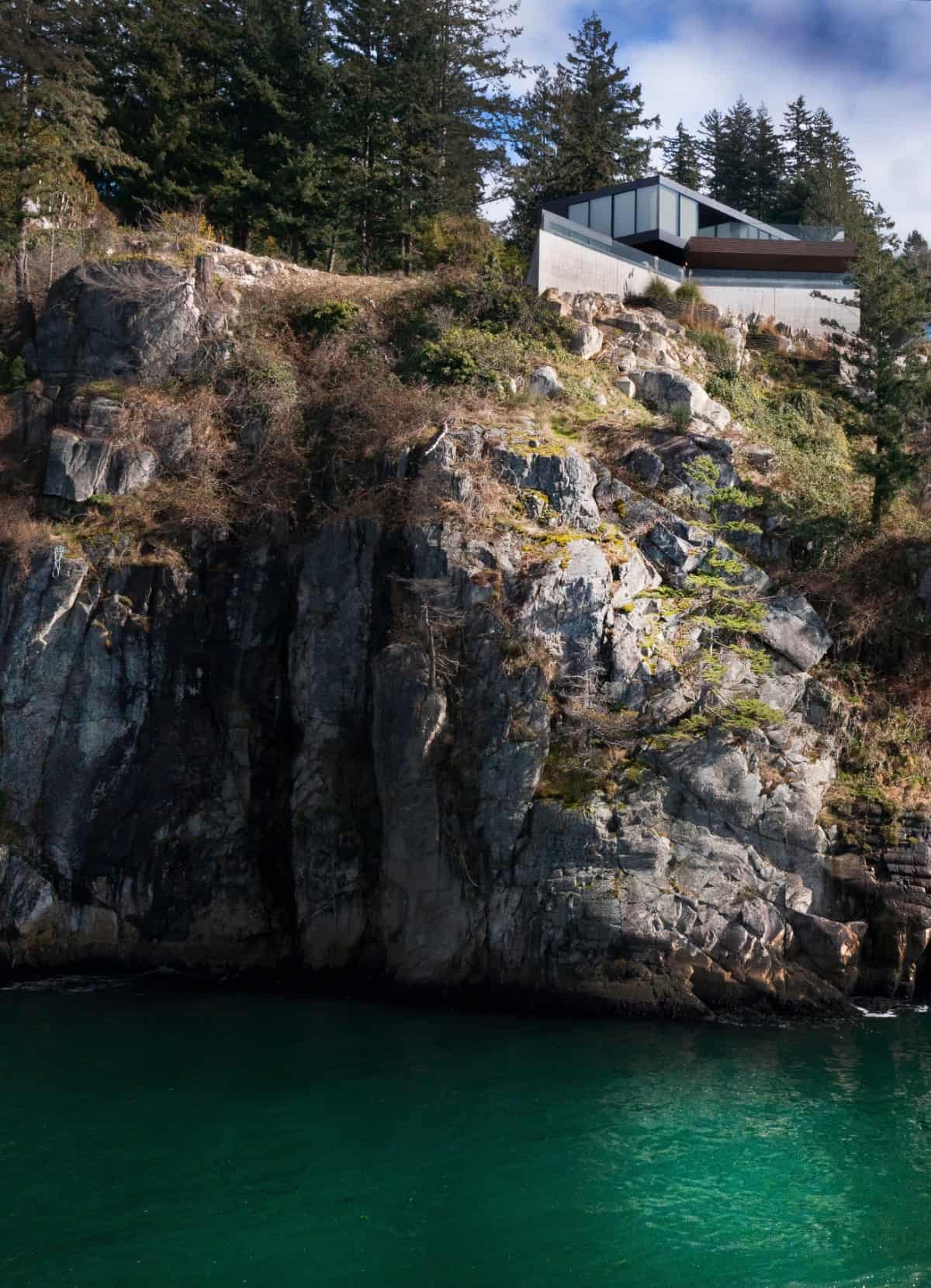 The home is perched on a granite rock rising 40 meters above the shoreline below.