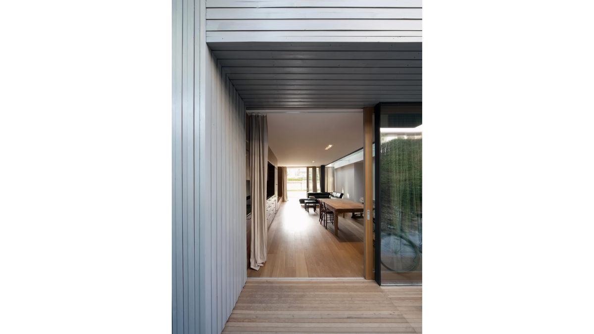 Villa T-extension sliding door.