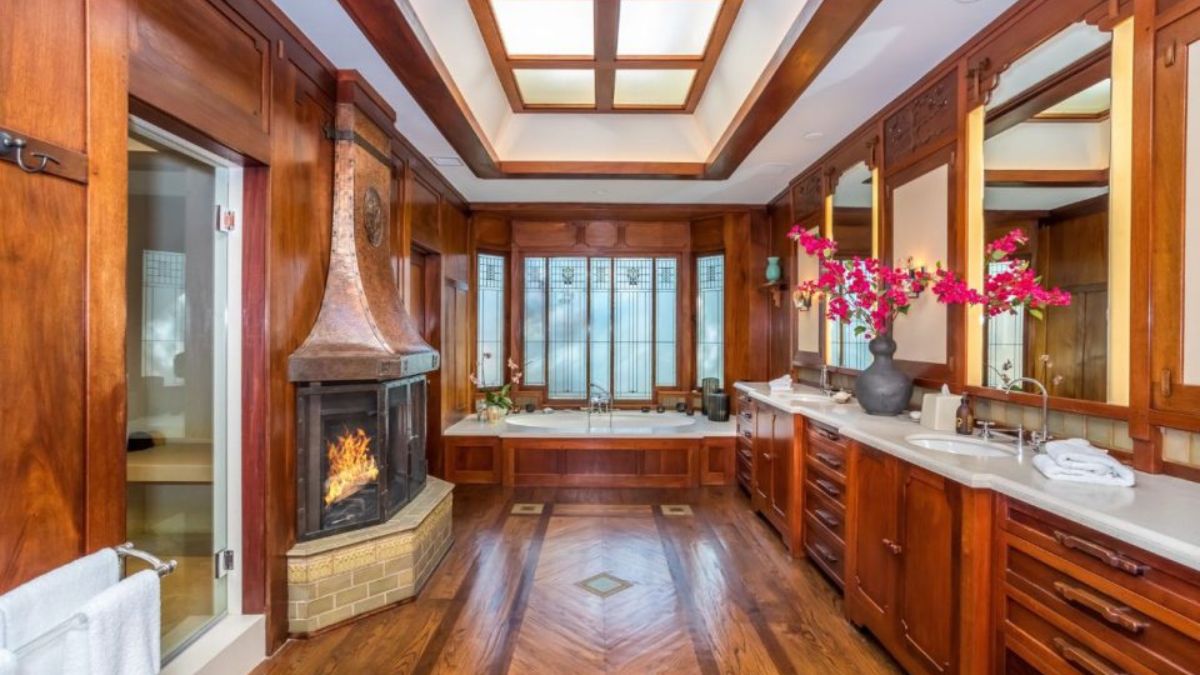 Jim Carrey's Magical Sanctuary master's bathroom.