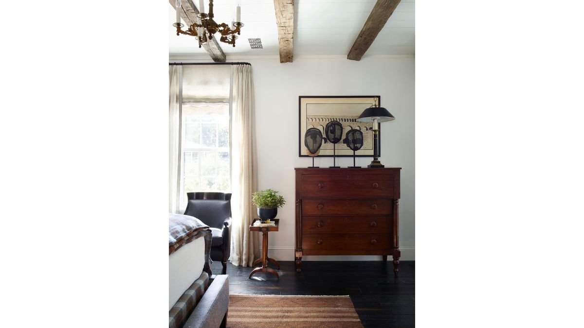 The bedroom's drawer cabinet with lamps on top.