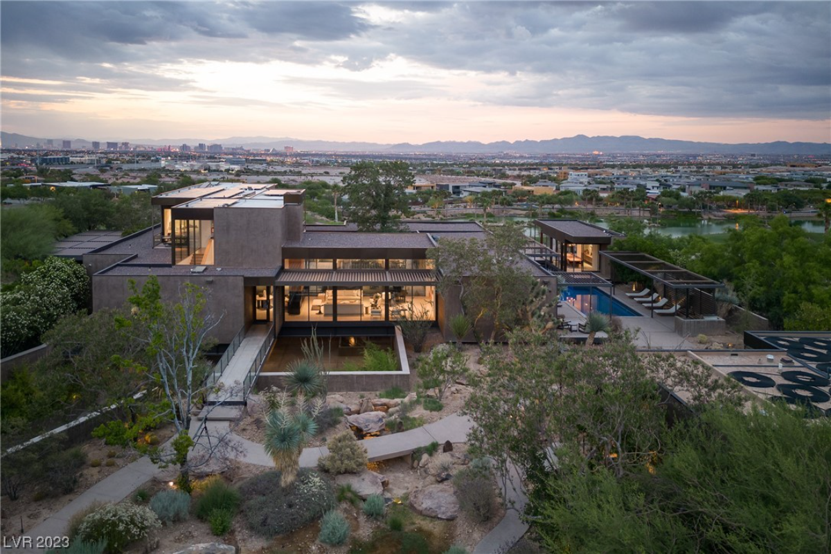 Orthogonal aerial home view