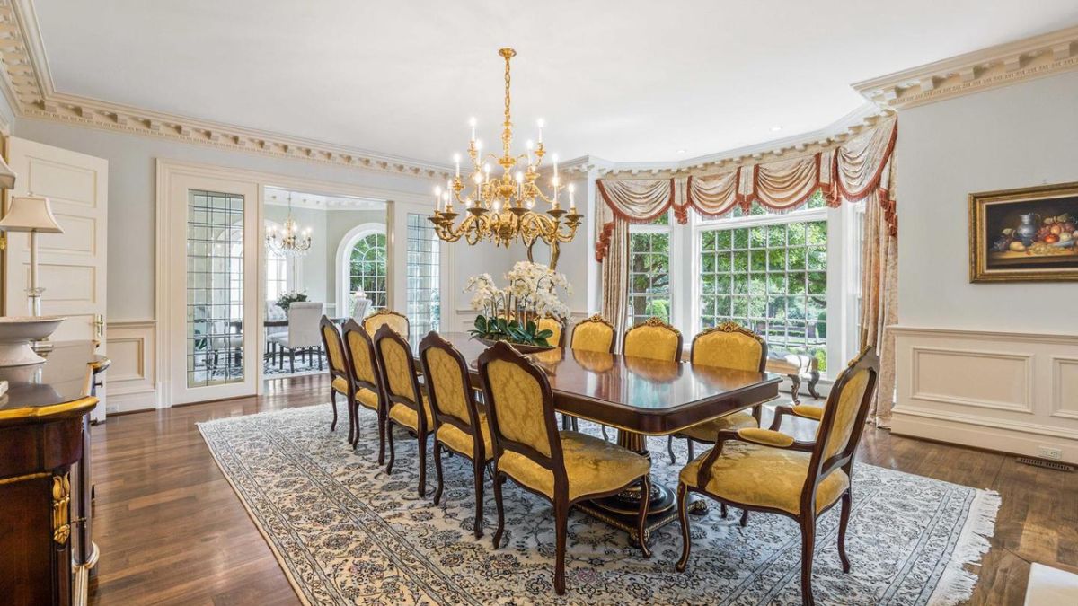 The oblique view of the dining area