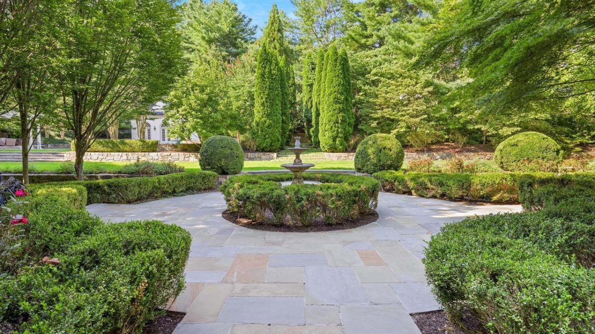 Water fountain surrounded with green trees