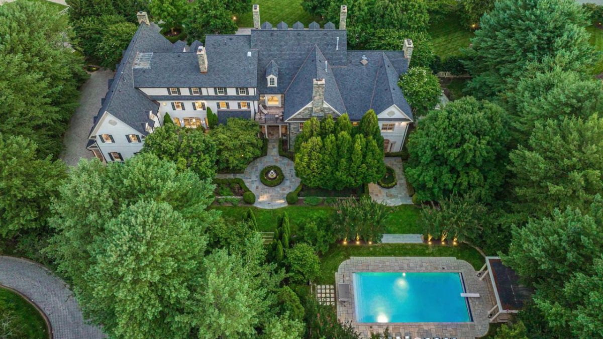 Bird's eye view of the mansion