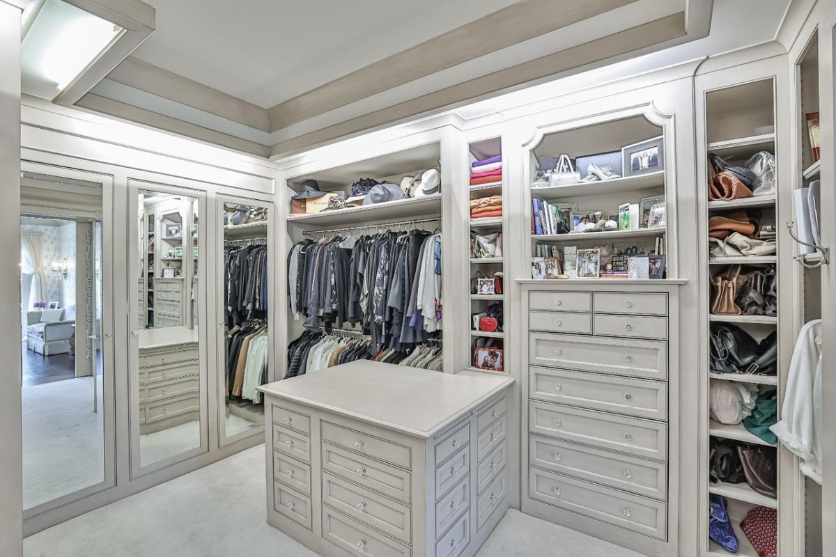 Walk-in closet