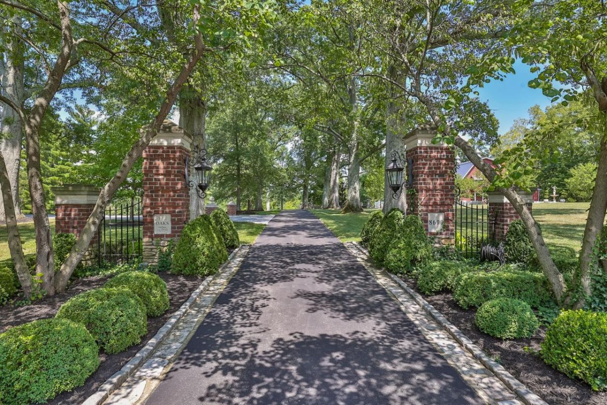 Mansion's entrance gate.