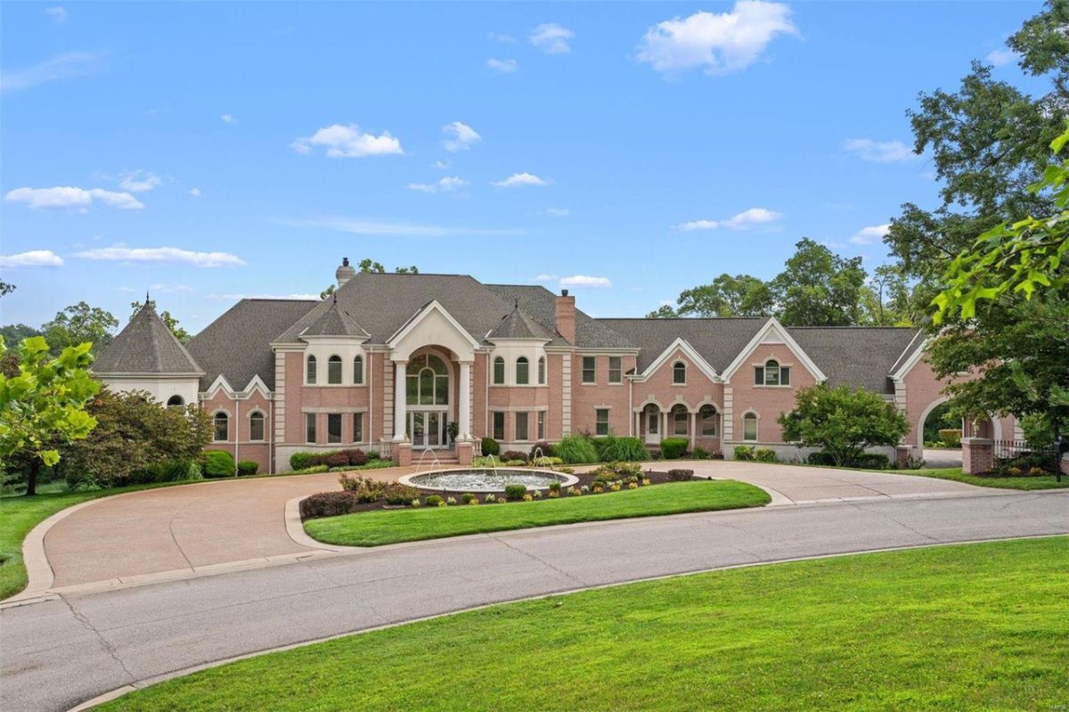 13,647 Sq. Ft. Mansion in St Louis, MO ($5,250,000)