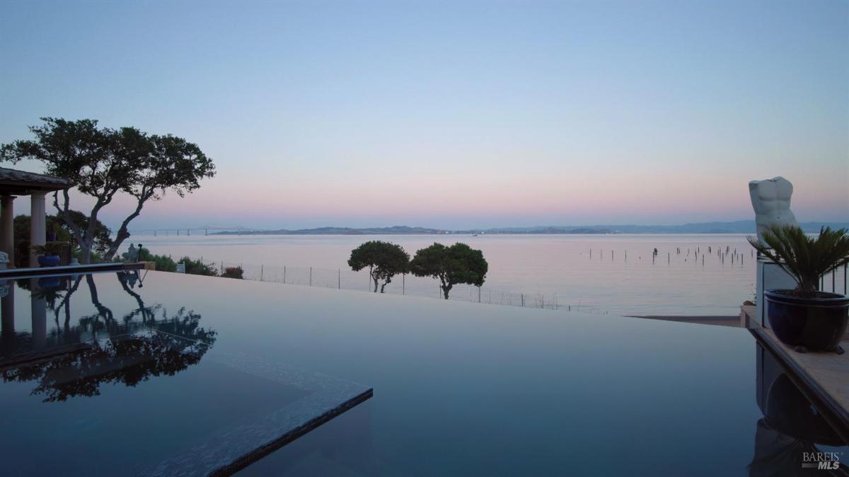 Infinity pool