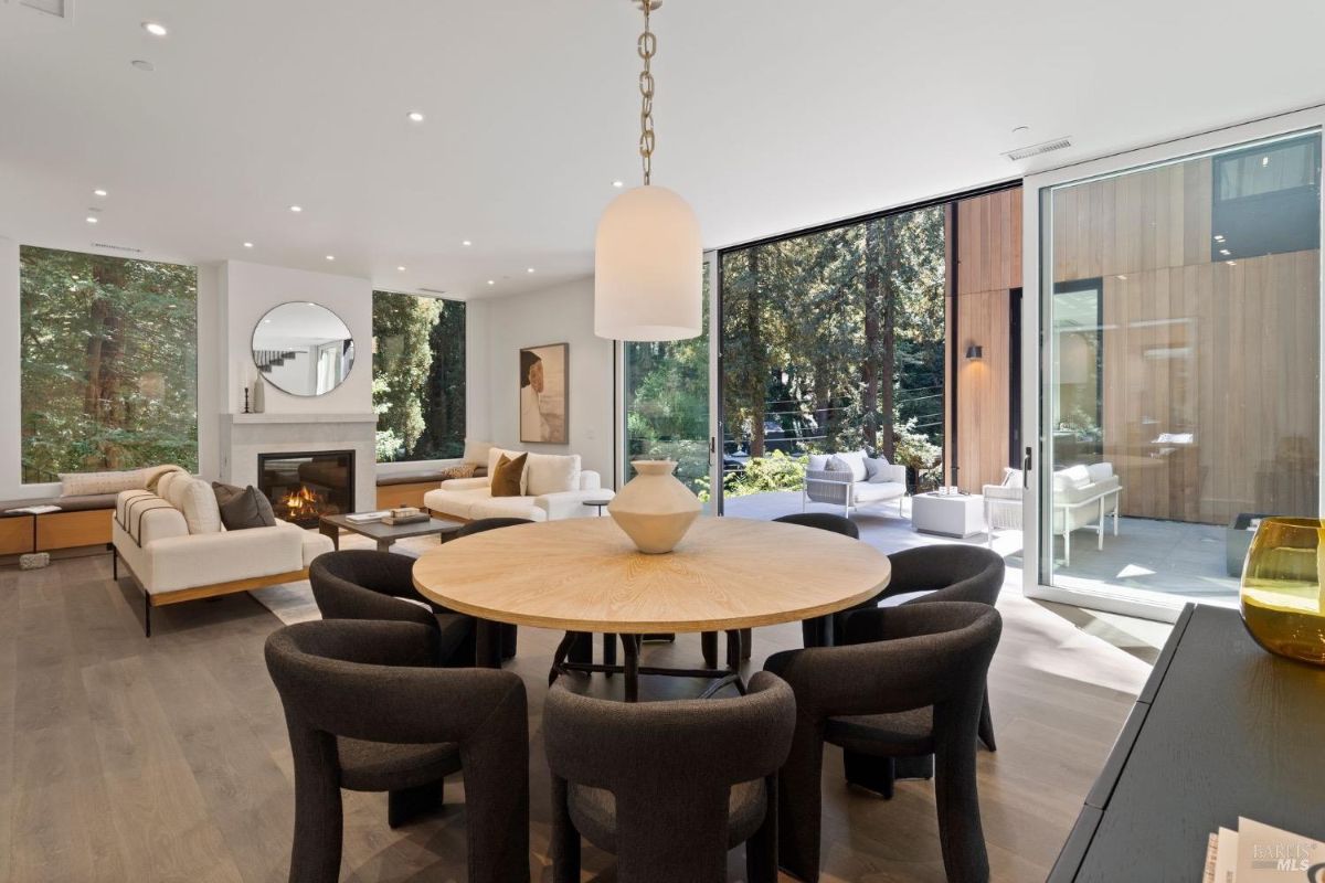 Dining room with a round table and chairs.