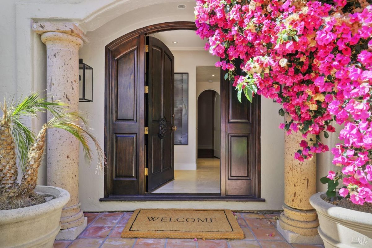 Formal entry of the house with a wooden door.