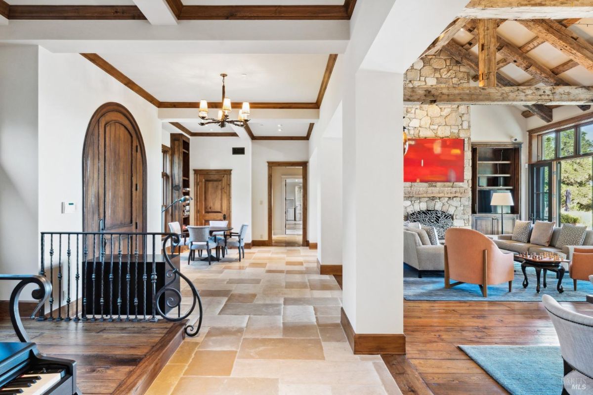 Foyer with a chandelier.