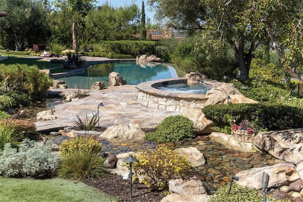 A swimming pool with a Jacuzzi.