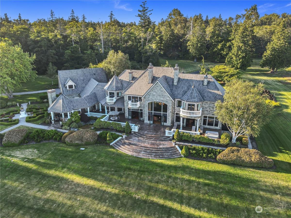 Aerial view of the mansion.