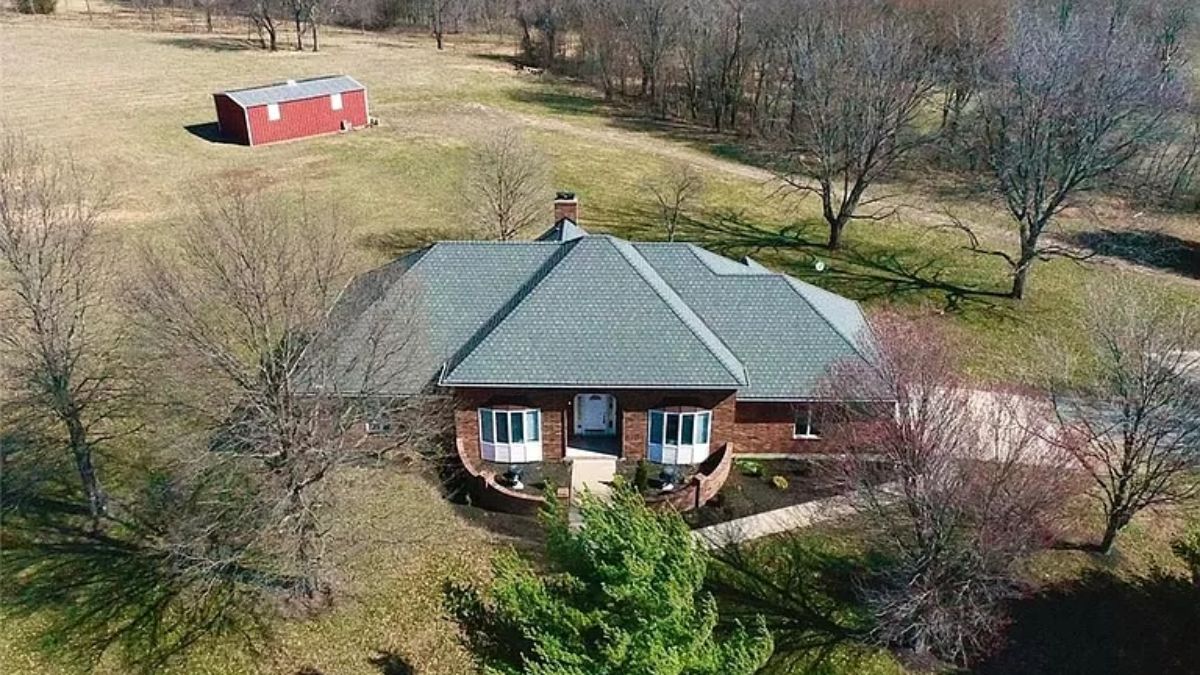 4-Bedroom Traditional Style Single Family Home (4,514 Sq. Ft. Floor Plan)