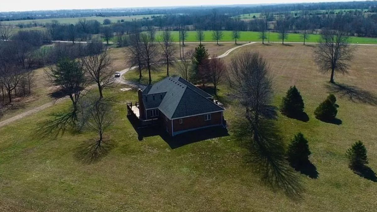 The aerial view of the house.