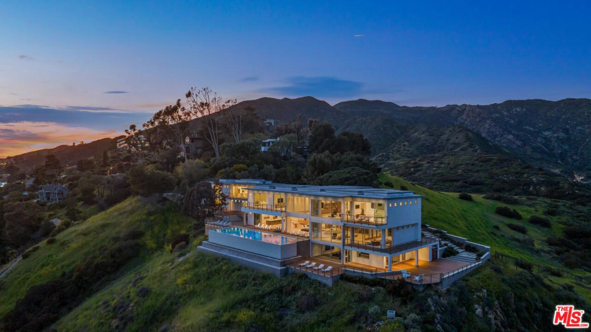 Aerial view of the mansion.