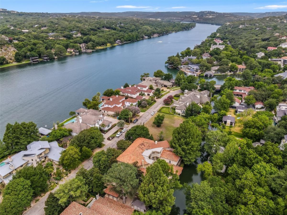 Aerial view of the mansion.