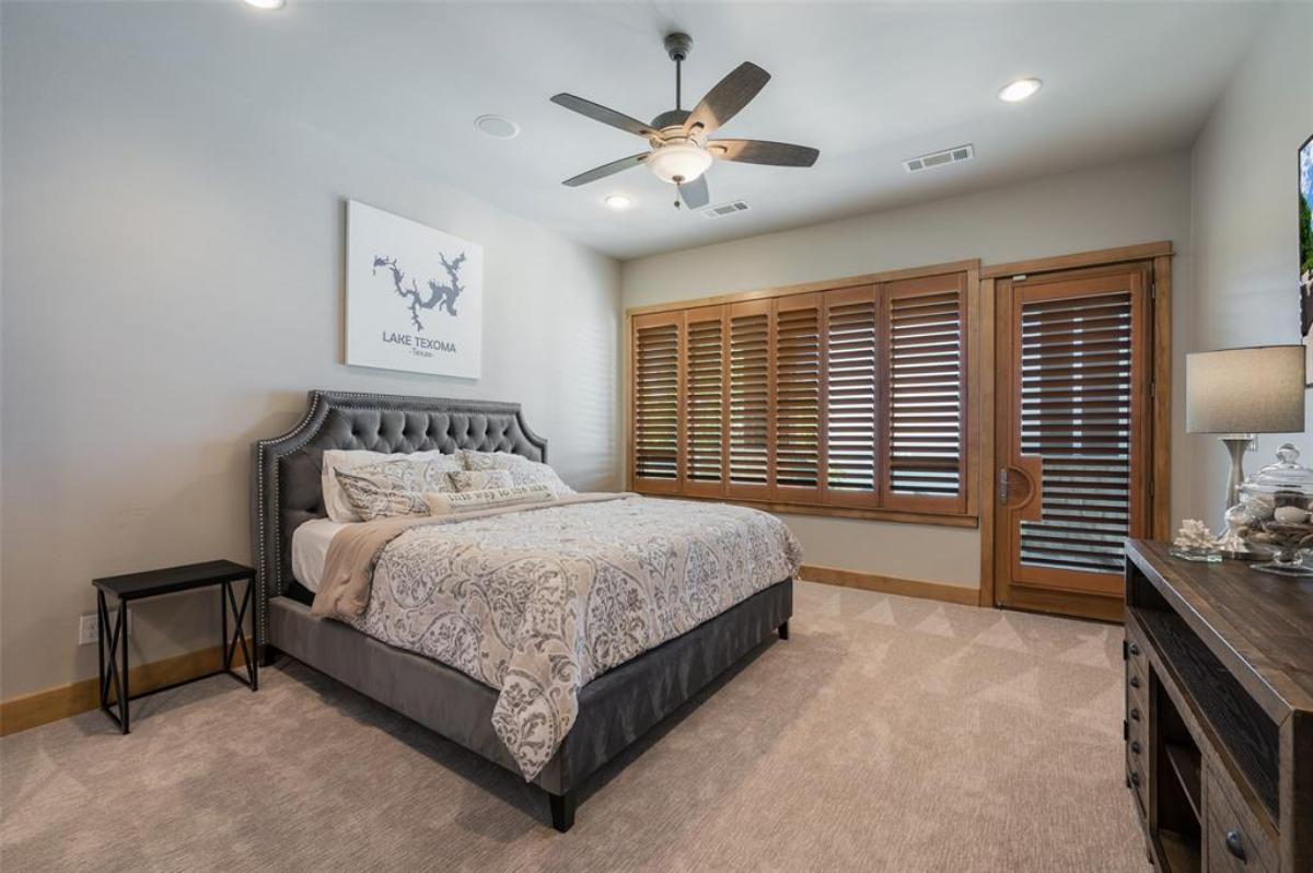 Bedroom with carpet flooring and a large bed.