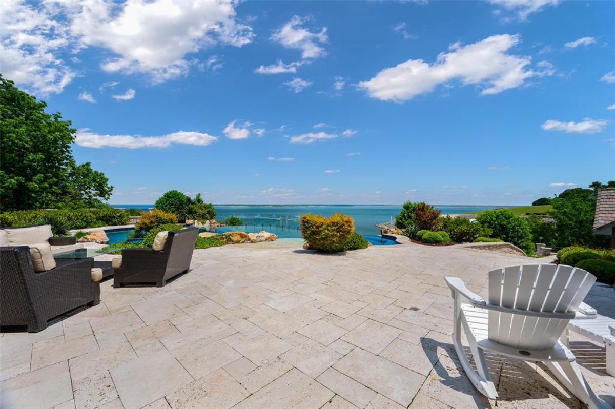 Terrace overlooking the pool and the lake.