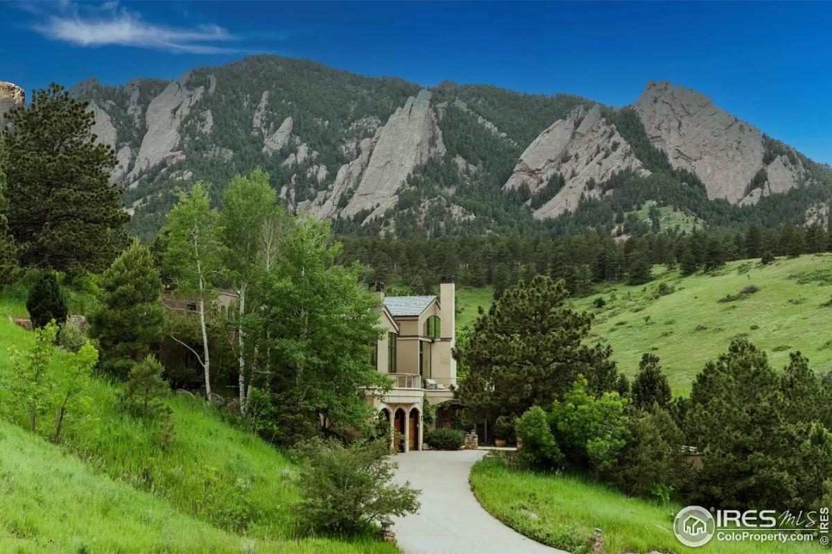 Distant view of the mansion with mountains in the background.