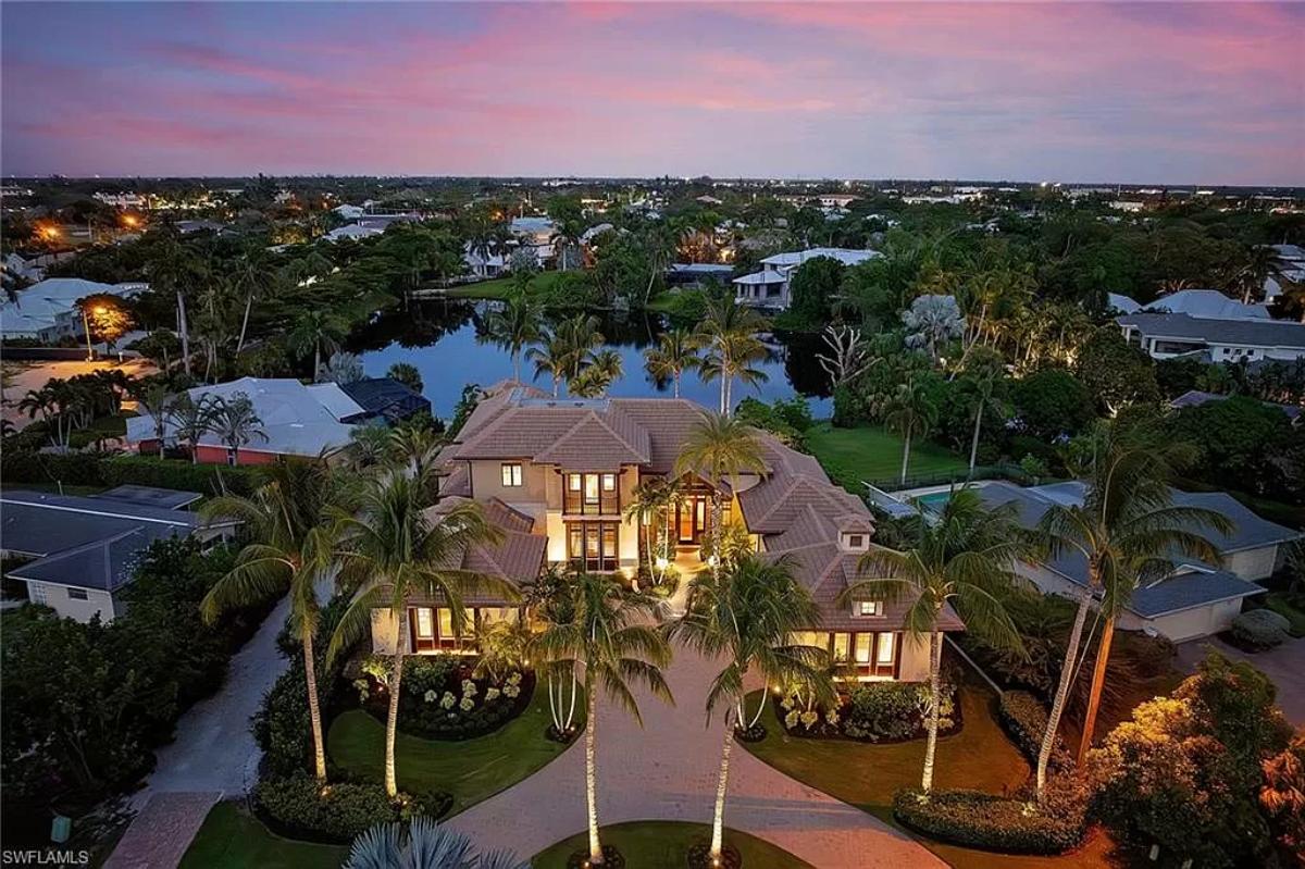 Aerial view of the mansion.